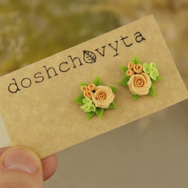 Сережки-цвяшки з букетиком - троянди та гортензії 1170 фото