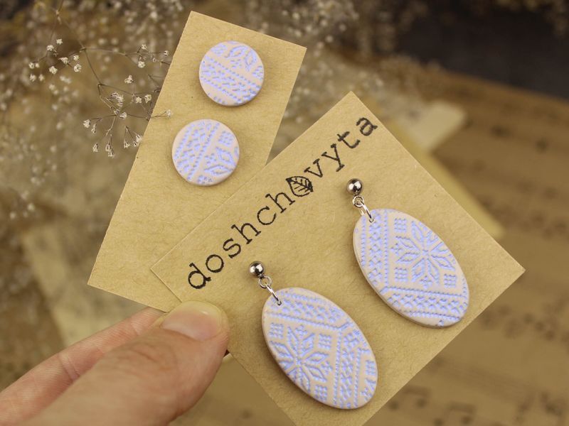 Сережки з блакитними овальними орнаментами 1012 фото